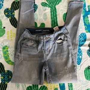 Old Navy Rockstar Mid-Rise Women Ripped Jeans. Great Condition worn a few times.